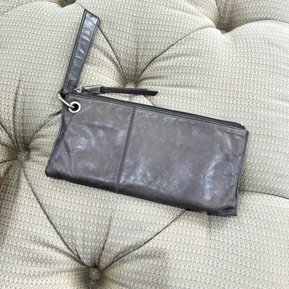 HOBO International Leather Wristlet Clutch Bag Gray / Taupe Zip Pouch Organizer
